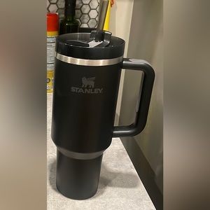 Black 40oz Stanley Cup